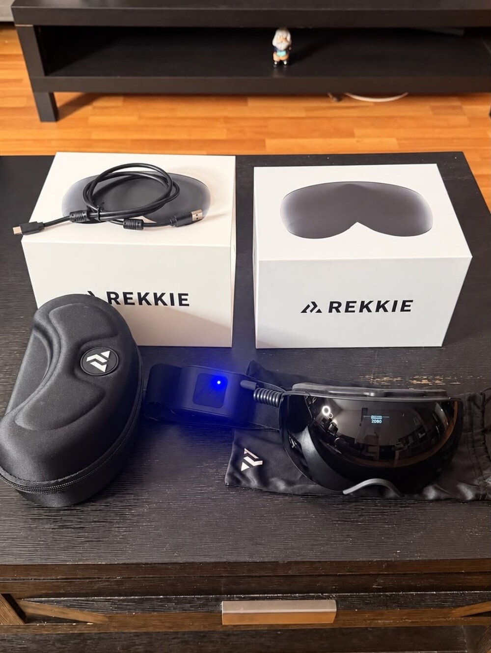 2026 REKKIE Smart Snow Goggles -+ Hard Shell Case- New
